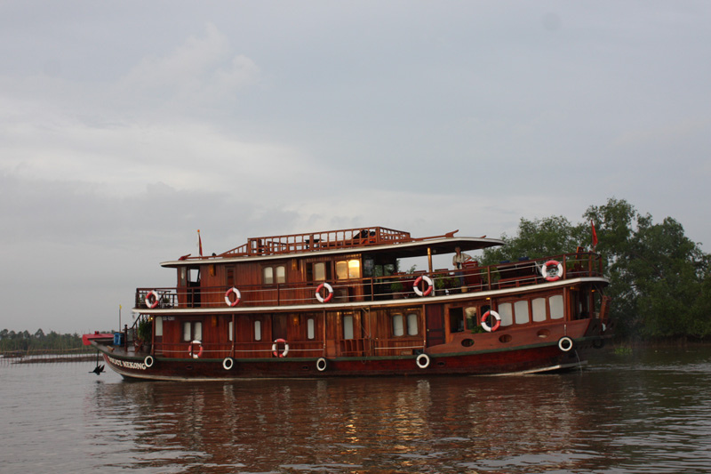 Thuê trọn du thuyền Douce Mekong 4 cabins